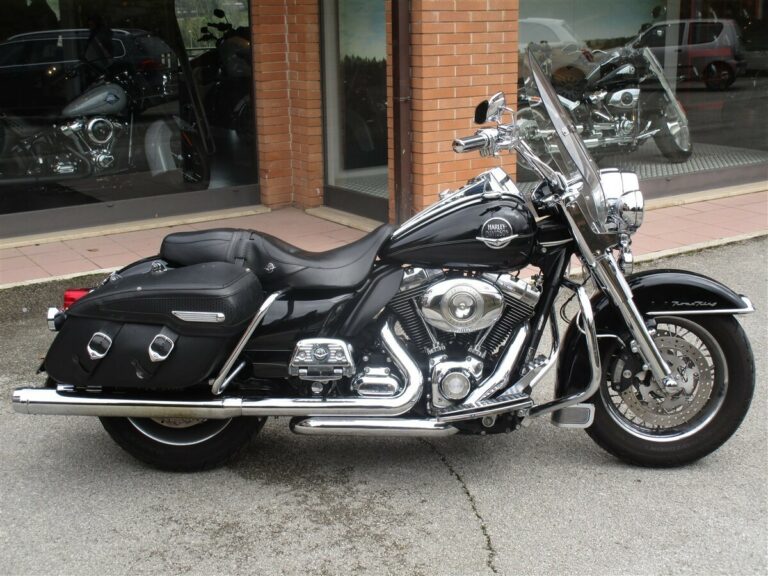 Harley-Davidson FLHRC Road King Classic 2010